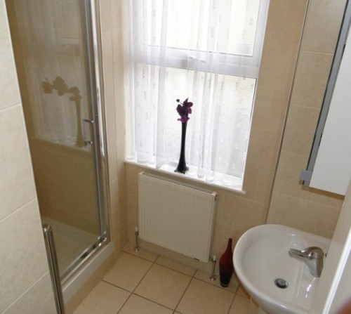 Shower Room at 22 Khartoum Road