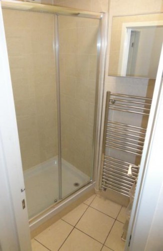 Separate Shower at 44 Harland Road