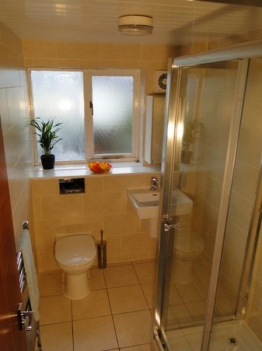 Shower Room/WC at AInsley Court