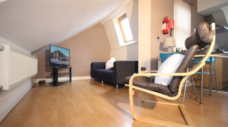 Lounge at 3 Cemetery Avenue